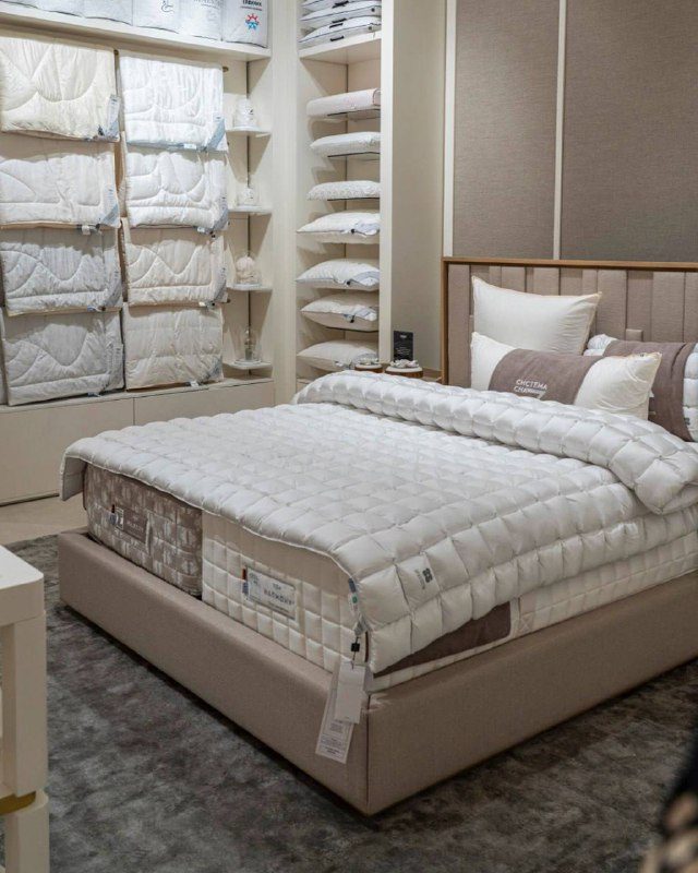 Какое же тут ВСЁ безумно красивое!! Постельное белье, покрывала, подушки, одеял...