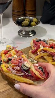 БОЖЕСТВЕННО ВКУСНАЯ ЗАКУСКА ЗА НЕСКОЛЬКО МИНУТ Готовится очень просто и быстро! ...