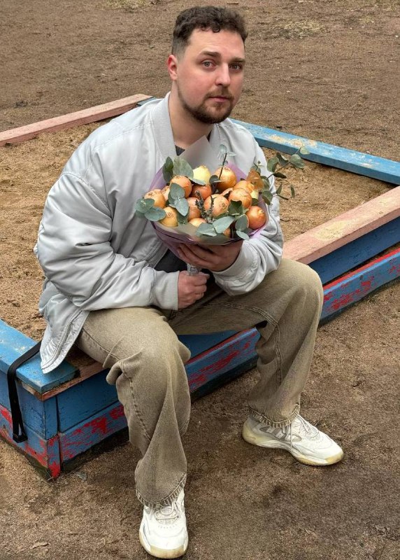 Дамы, тут такое дельце…В чат ворвался восьмимартовский Дмитрий!Придётся теперь в...