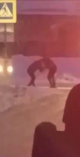 Драка между двумя мужчинами произошла на перекрёстке улиц Вертковской и Серафим...