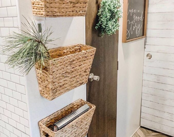 Идеи организации хранения с корзинами.• угловая корзина • корзина под кровать• д…