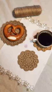 Идея для вязания подставок из джута  Подставки, связанные из джута, смотрятся ла…