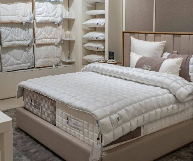 Какое же тут ВСЁ безумно  красивое!! Постельное белье, покрывала, подушки, одеял…