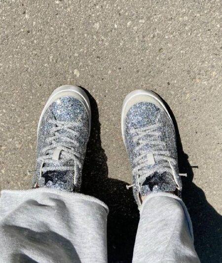 Кастом кроссовок блесткамиЧто нужно:кроссовкиклей для тканиспец-клей для стразб…