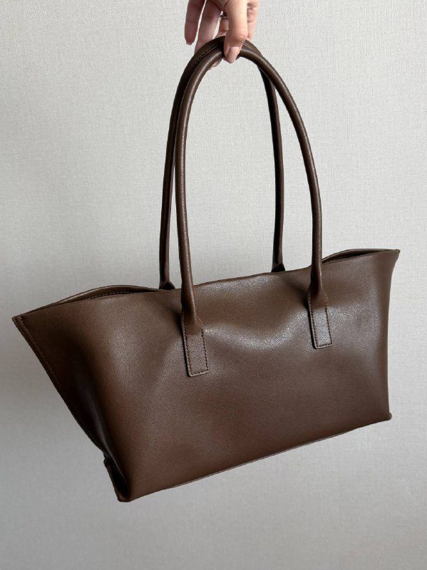 Кожаная сумкаВыбрала сумку в коже в цвете Coffee. На выбор представлены модели в...