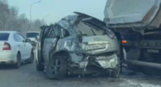 Кроссовер Lexus RX практически превратился в груду металла после столкновения с…