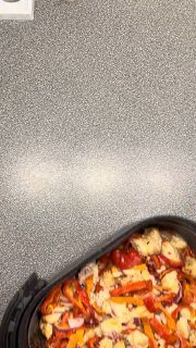 Курица с овощами  170 минут 25 °C Ингредиенты:• Филе куриное • Перец болгарский …