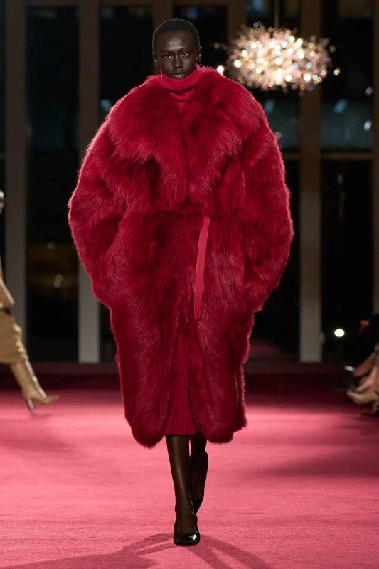 Michael Kors отметил 45-летие новой коллекциейПоказ устроили в Metropolitan Oper...