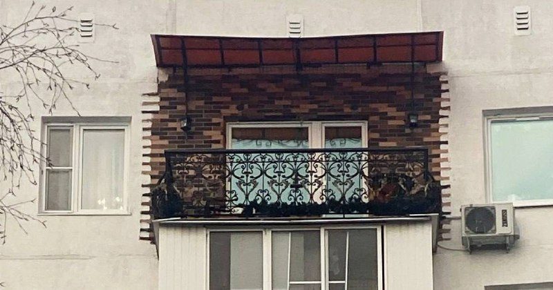 Москвич сделал себе необычный дизайн балкона, видимо, в стиле «лофт» Сомнительно…