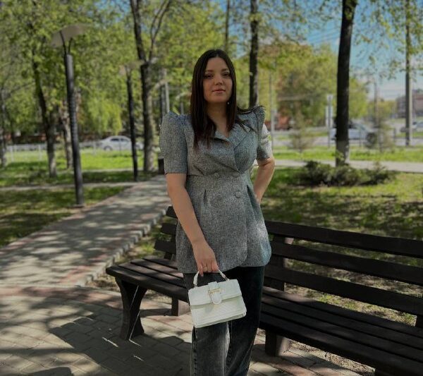 Обновила образ с элегантной сумкой !   Почему она идеальна: — Белый цвет → подхо…