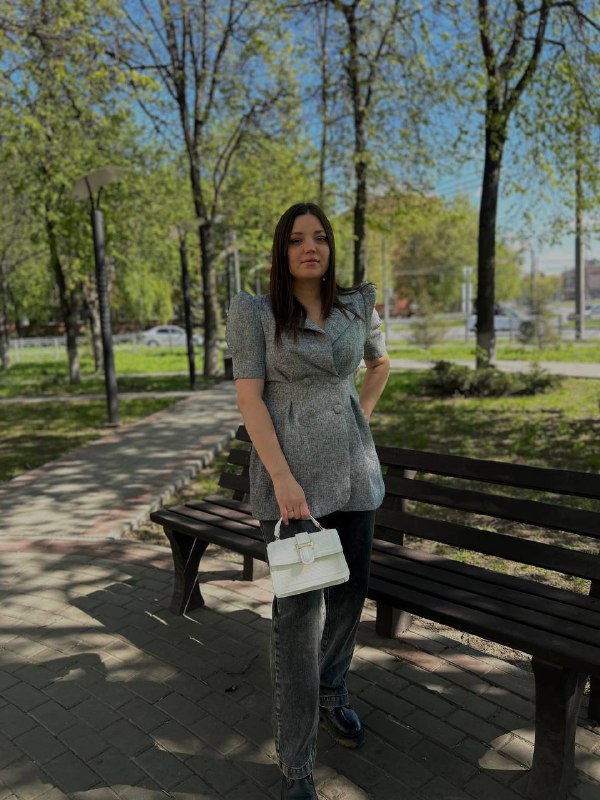 Обновила образ с элегантной сумкой !   Почему она идеальна: - Белый цвет → подхо...
