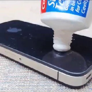 Очищаем заднюю панель телефона. Ваша Кастрюля советов …