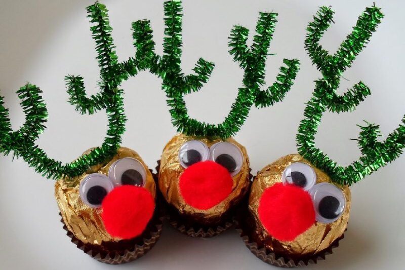 Олени из конфет…