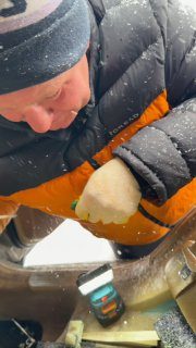 Старый мерс ,как и УАЗик можно починить прямо в дороге(главное не подсвечивать з…