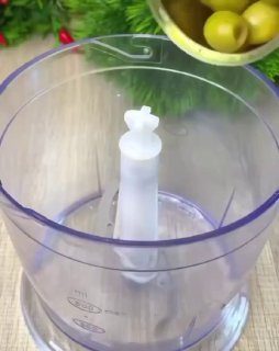 Супер соус к мясу и к рыбеВам понадобится: • оливки - 1 банка • чеснок - 3 зубчи...