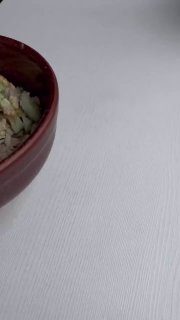 Сытный салат из четырёх ингредиентов ⠀ Ингредиенты:- огурец — 1-2 шт- тунец конс…