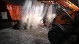 В Октябрьском районе минувшей ночью расчищали проезды и второстепенные улицыНак…