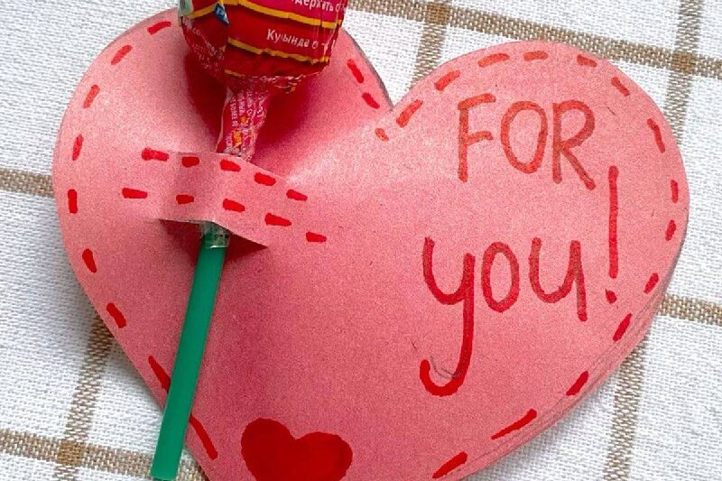 Впереди куча праздников, а ты не знаешь, что дарить?  Подарочки — канал с идеями…