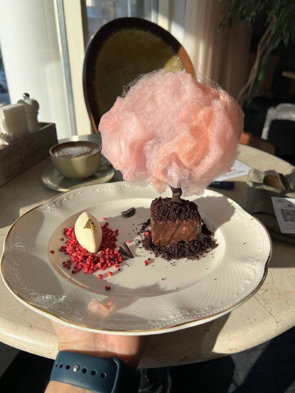 Золотая витрина Lobby: десерт‑символ «Александровского сада»Рады сообщить: золот...