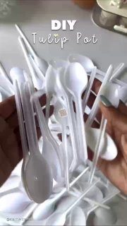 Делаем тюльпаны с помощью пластиковых ложек Вам понадобятся лишь несколько прост…