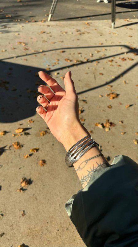 Я: просто хочу браслет от Predubezhdai…Муж: у нас дома есть браслет от Predubezh...