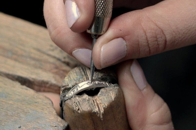 Ювелирное ремесло Что нужно:базовый набор инструментов (плоскогубцы, круглогубцы…