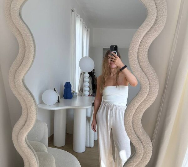 Обычно я пощу домашний интерьер, концерты, театры и, конечно, делюсь мыслями и и…