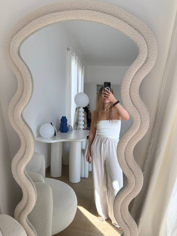 Обычно я пощу домашний интерьер, концерты, театры и, конечно, делюсь мыслями и и...