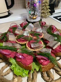 Очередные идеи к новогоднему столу, вкусные и красивые бутерброды Свекла отварна…