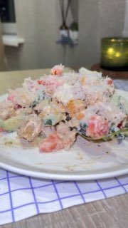 Салат «Цезарь»Ингредиенты: Филе бедра курицы без кожи — 3 штПомидор (большой) — …