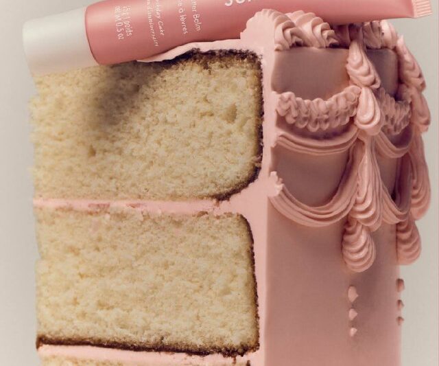 Summer Fridays снова выпустили блеск!Оттенков в линейке уже много, но в честь дн…