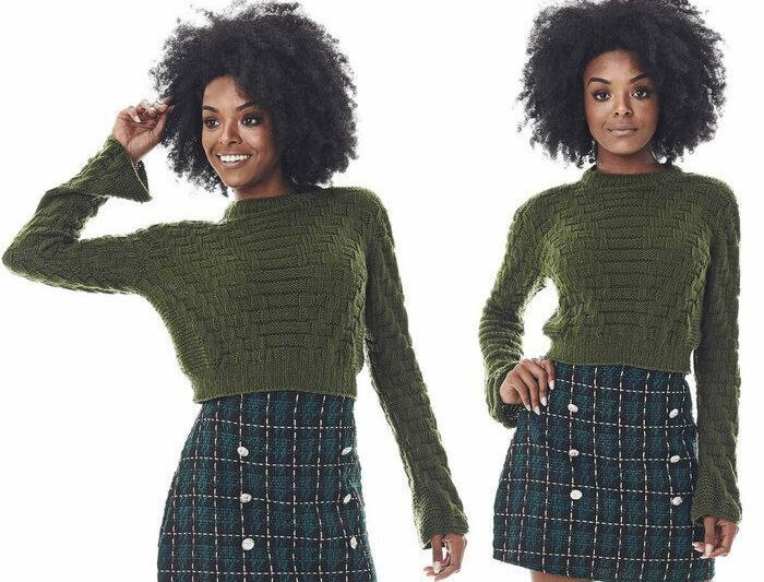 Укороченный свитер цвета хаки с рельефным теневым узором, имитирующим косы. Отли…