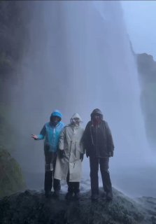 Вот что значит правильная подготовка к экспедиции Мы принимаем душ под водопадом…